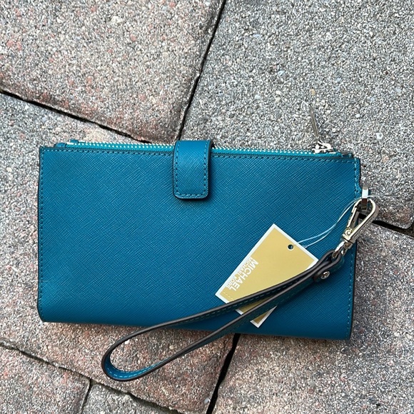 MICHAEL KORS LG DOUBLE ZIP WRISTLET LAGOON LEATHER - Picture 6 of 16